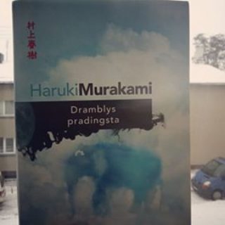 Murakamio knyga "Dramblys dingsta", už jos - gatvė